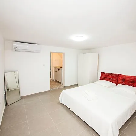 Invigorating With Balcony, Terrace And Backyard In Bodrum 펜션 터그트레이스